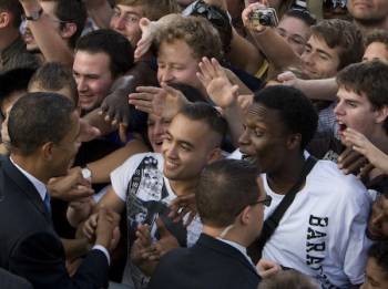 Bad in der Menge: Barack Obama nach seiner Berlin Rede.